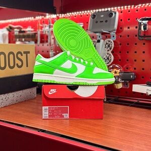 Nike Dunk Low Green Strike (W) size 10W